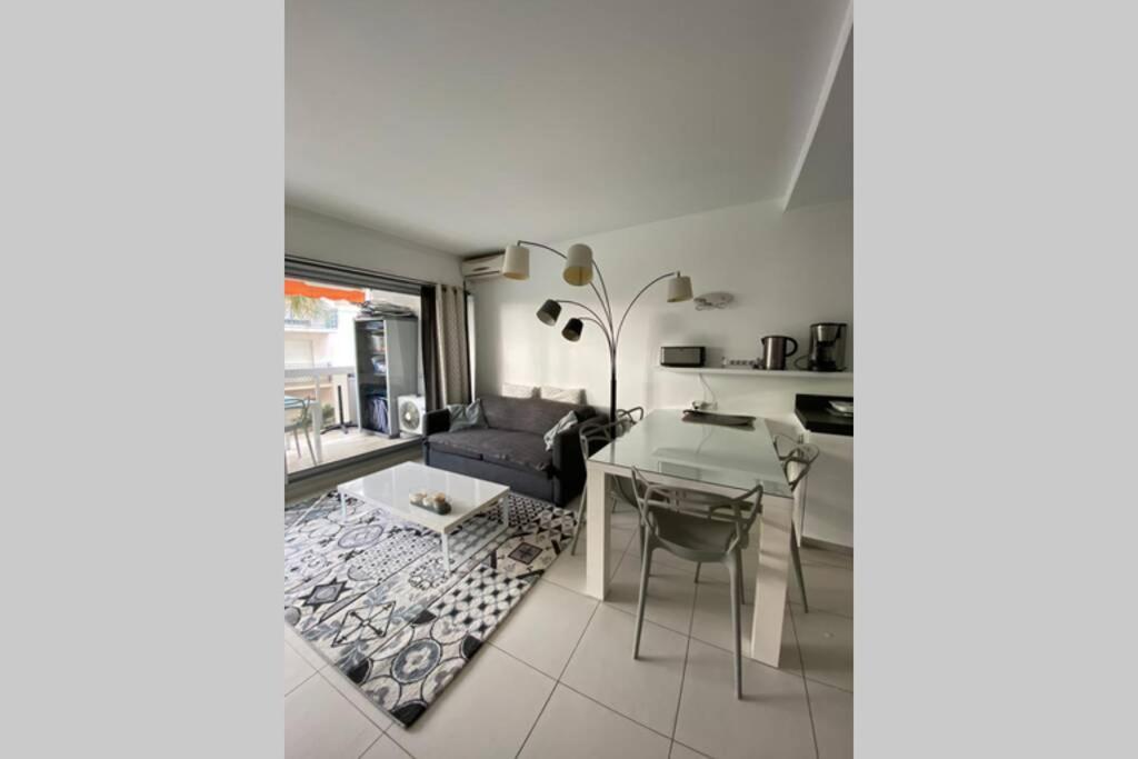 App Le Rocazur Avec Piscine Et Parking En Bord De Mer A 500M Du Centre Ville Menton Exterior foto